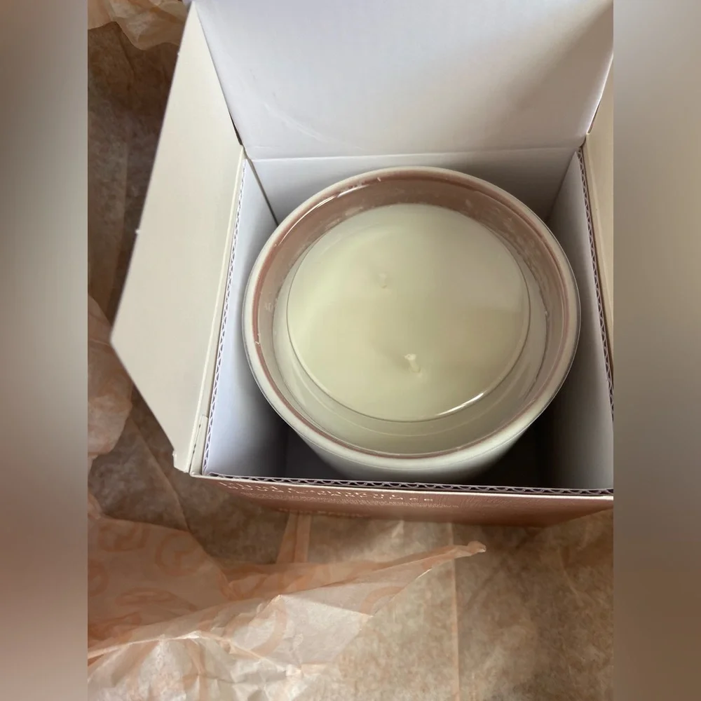 NWT Rare Beauty by Selena Gomez Find Comfort Scented Candle